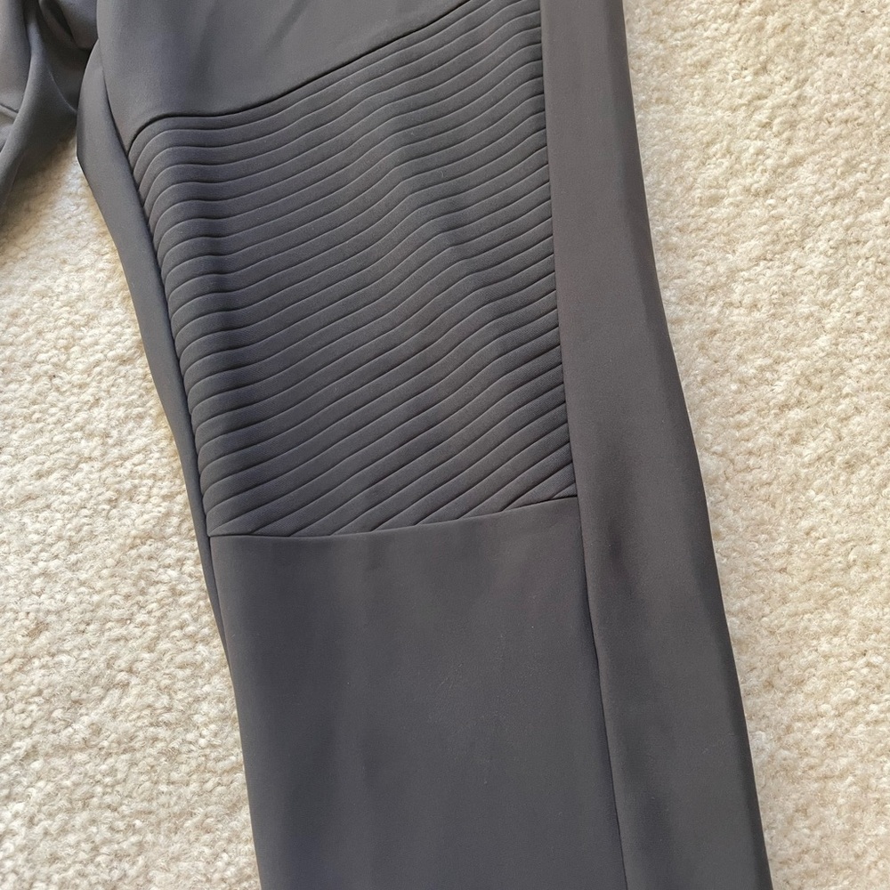 💥Athleta Charcoal Active Leggings - Picture 3 of 7